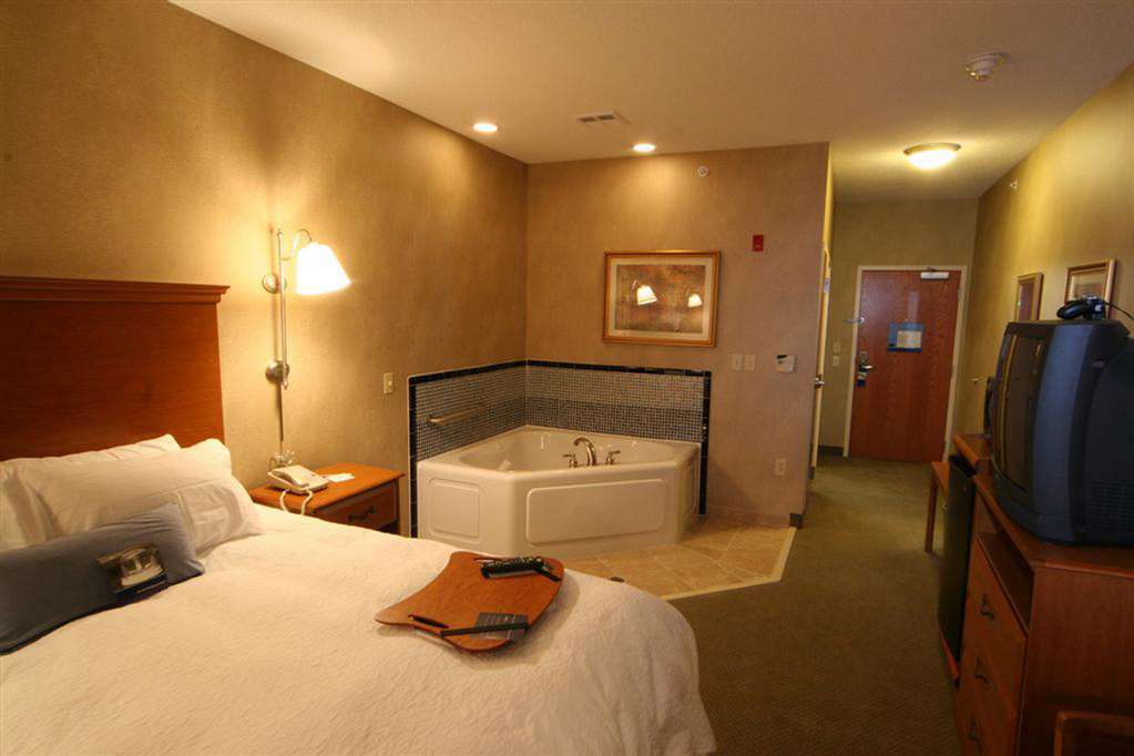 Hampton Inn Commerce/Novi Habitación foto